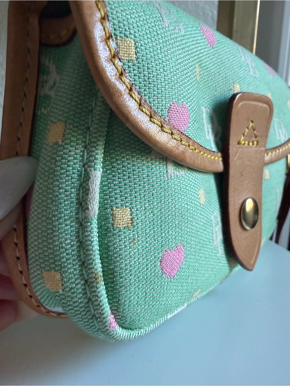 💚✨ Vintage Dooney & Bourke Y2K Monogram Wristlet Pouch ✨💚  Pink Hearts bag purse - Picture 5 of 14